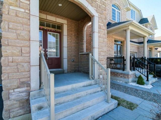 28 Sussexvale Dr, Brampton, L6R 0W2 | Image 2