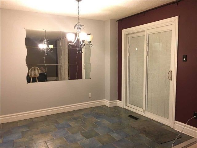 39 Barrington Cres, Brampton, L6Z1N2 | Image 3