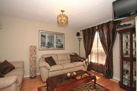 103 Cadillac Cres, Brampton, L7A3B5 | Image 2