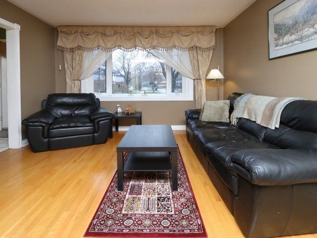 17 Seaborn Rd, Brampton, L6V2B8 | Image 3