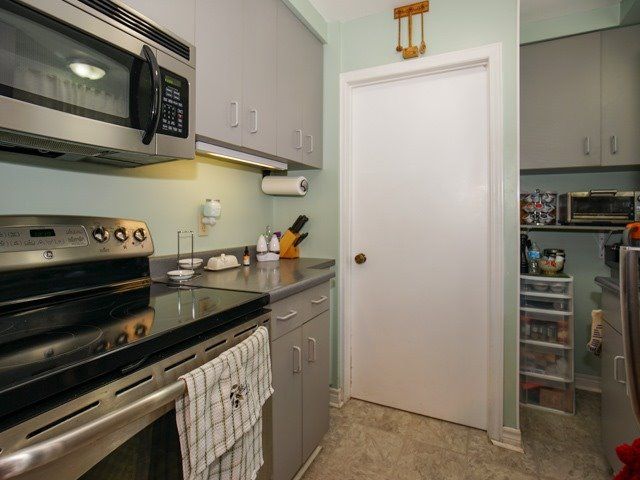 63 Newstead Cres, Brampton, L6V2A8 | Image 2