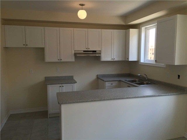 7 Kayak Hts, Brampton, L6Z0H8 | Image 2