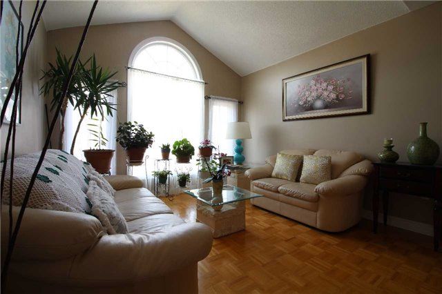 5861 Cozumel Dr, Mississauga, L5M6Y7 | Image 2