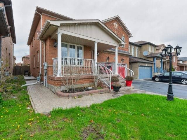 30 Fairhill Ave, Brampton, L7A2E7 | Image 2