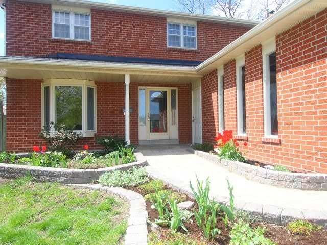 1690 Saltdene Terr, Mississauga, L4W2E4 | Image 2