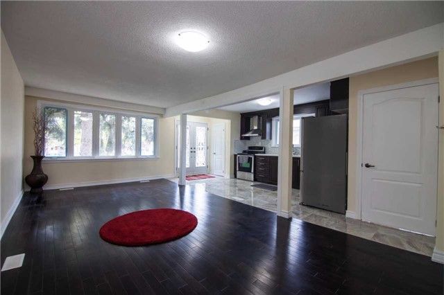 153 Vodden St E, Brampton, L6V1M6 | Image 2