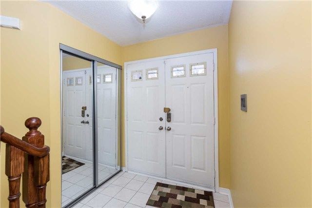 129 Richwood Cres, Brampton, L6X4N3 | Image 2