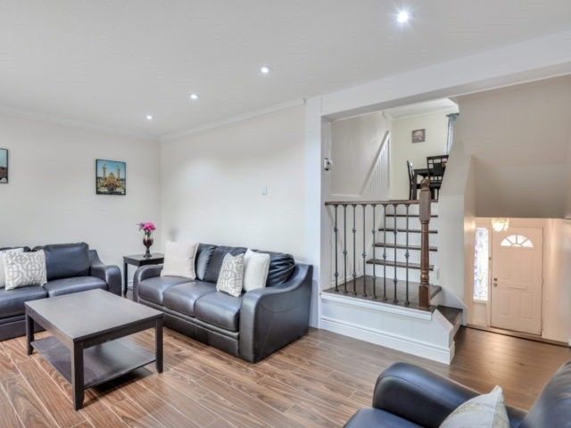 10 Eden Park Dr, Brampton, L6T3A5 | Image 2