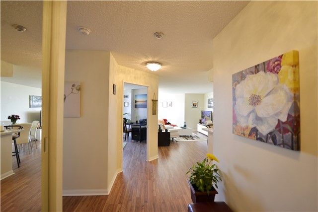 1208 - 10 Laurelcrest St, Brampton, L6S5Y3 | Image 2