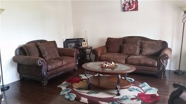 4569 Sandford Farm Dr, Mississauga, L5V0C2 | Image 2