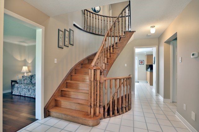 4025 Rolling Valley Dr, Mississauga, L5L5P3 | Image 2