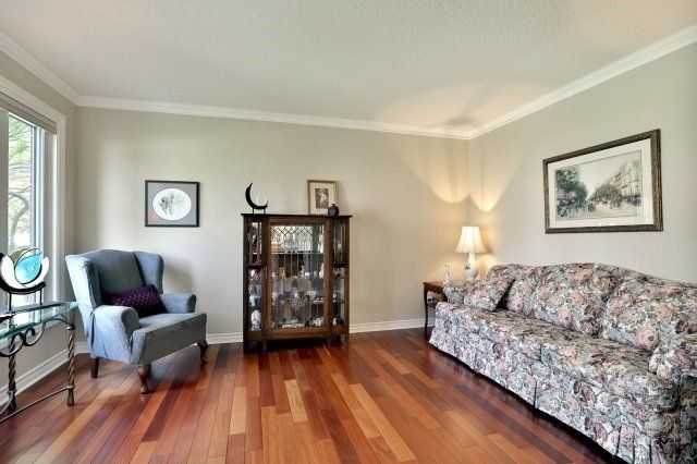 4025 Rolling Valley Dr, Mississauga, L5L5P3 | Image 3