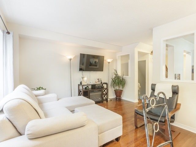 77 - 7360 Zinnia Pl, Mississauga, L5W2A3 | Image 2