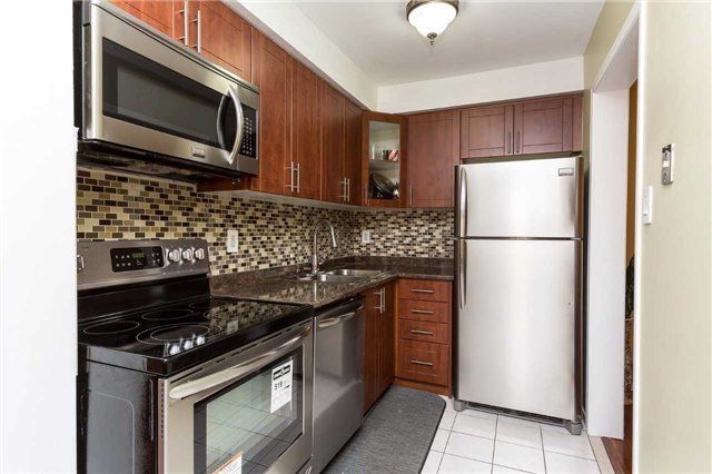 129 Richwood Cres, Brampton, L6X4N3 | Image 2