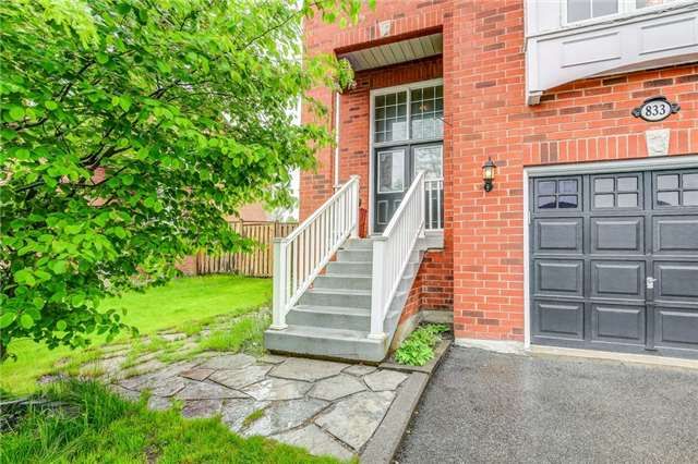 833 Escobar Cres, Mississauga, L5V2S6 | Image 2