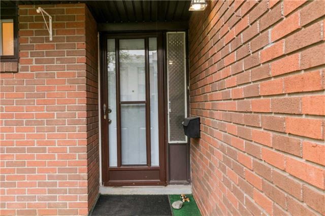 31 Carleton Pl, Brampton, L6T3Z4 | Image 2