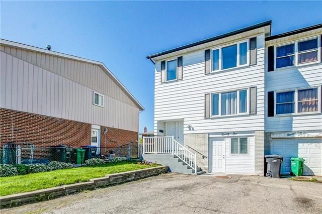 91 Bruce Beer Dr, Brampton, L6V2Z7 | Image 2