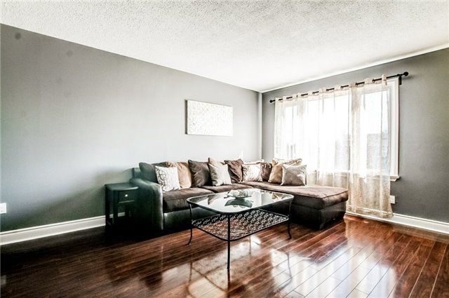 91 Bruce Beer Dr, Brampton, L6V2Z7 | Image 3