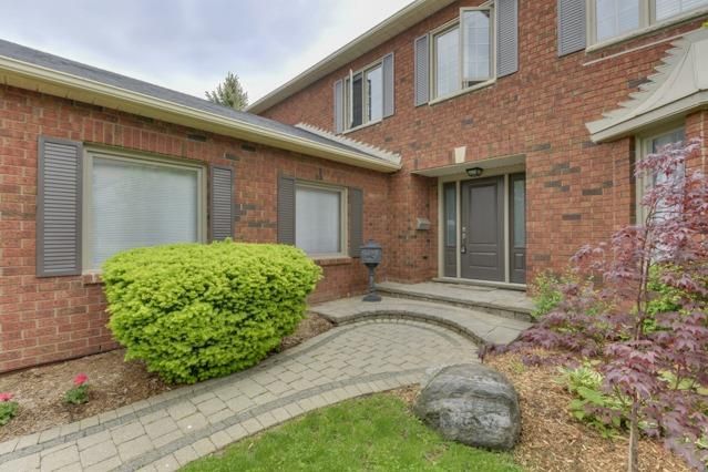 1354 Winterberry Dr, Burlington, L7P4T8 | Image 2