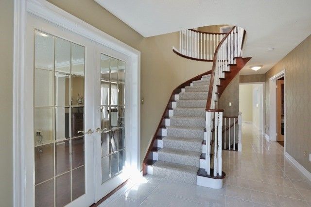 1403 Bayshire Dr, Oakville, L6H6E8 | Image 2