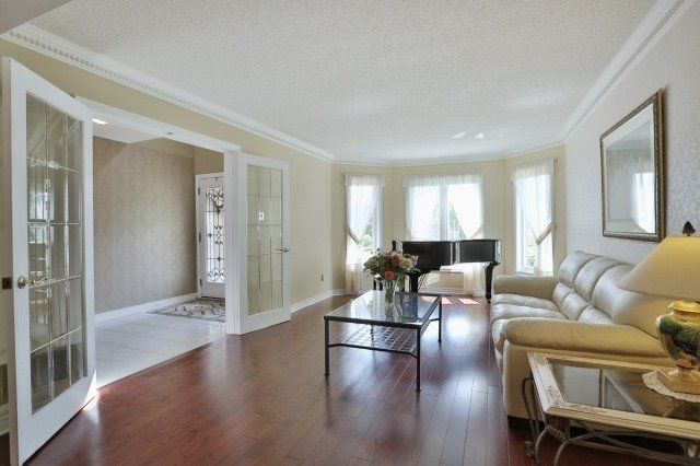 1403 Bayshire Dr, Oakville, L6H6E8 | Image 3