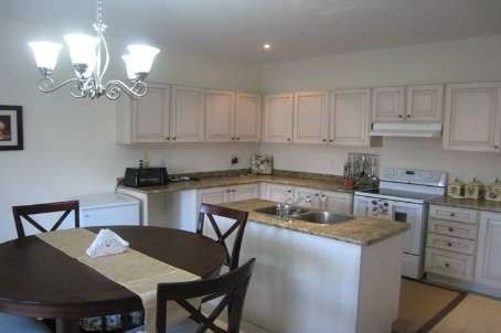 8 Atira Ave, Brampton, L7A3T3 | Image 3