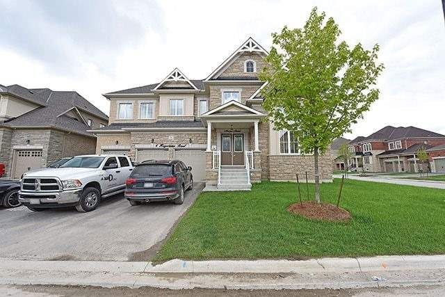 6 Hagerman Rd, Brampton, L6P4C1 | Image 2