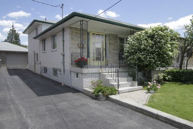 73 Buckland Rd, Toronto, M3L1W3 | Image 2