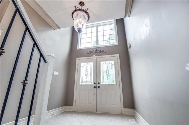 2326 Rockingham Dr, Oakville, L6H7J4 | Image 2