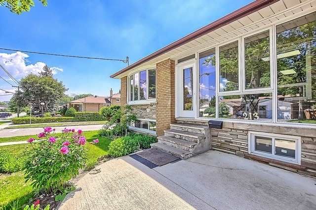 213 Grandravine Dr, Toronto, M3J1B9 | Image 2