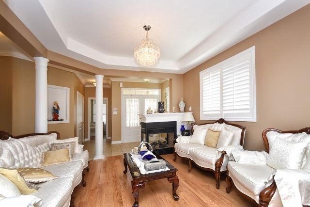 14 Oakhaven Rd, Brampton, L6P2Y3 | Image 2