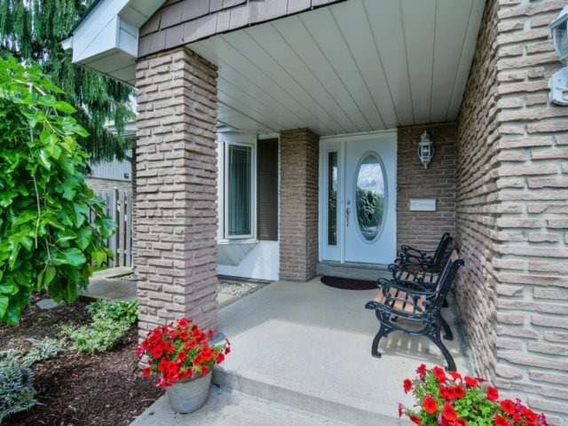 34 Lorraine Cres, Brampton, L6S2R7 | Image 3