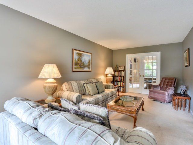 28 Chickadee Cres, Brampton, L6Z3L2 | Image 3