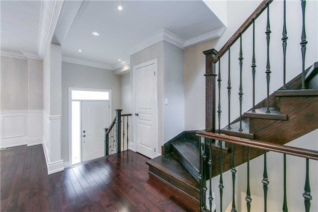 19 Connorvale Ave, Toronto, M8W3Z9 | Image 2