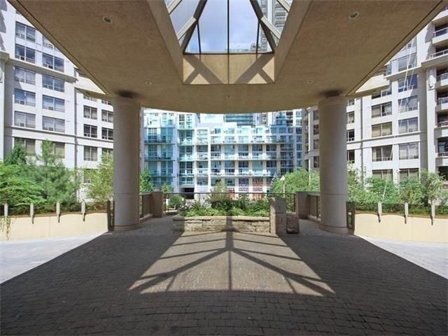 1906 - 3880 Duke Of York Blvd, Mississauga, L5B4M7 | Image 3