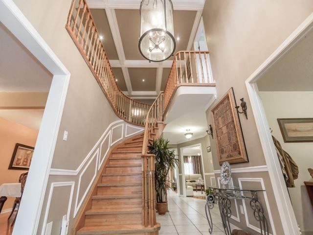 5715 Riverdale Cres, Mississauga, L5M4R3 | Image 3