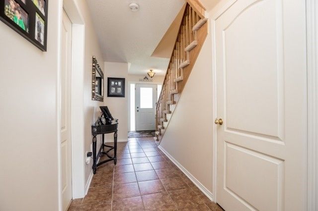 99 Spicebush Terr, Brampton, L6X0J5 | Image 3