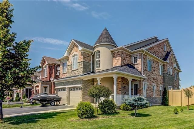 1 Crown Victoria Dr, Brampton, L7A3A2 | Image 2