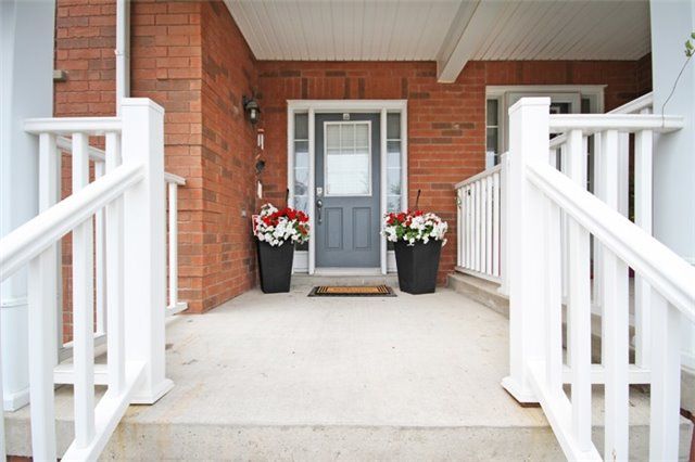 1251 Lamont Cres, Milton, L9T6N6 | Image 3
