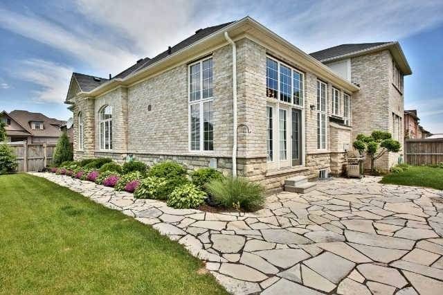 3409 Liptay Ave, Oakville, L6M0M8 | Image 2