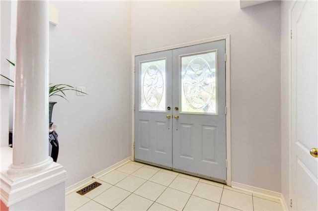 33 Southbend Dr, Brampton, L7A1K5 | Image 3