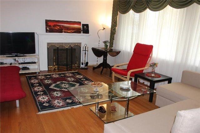 2 Sevenoaks Ave, Toronto, M8Z3P7 | Image 2