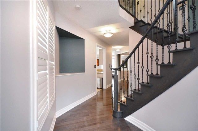 54 Iceland Poppy Tr, Brampton, L7A0M9 | Image 3