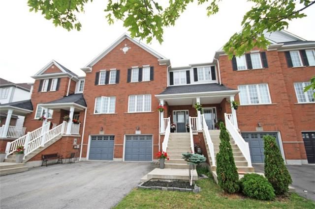 1251 Lamont Cres, Milton, L9T6N6 | Image 2