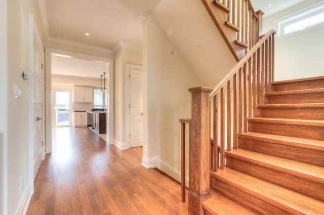 33 Cloverhill Rd, Toronto, M8Y1T1 | Image 3