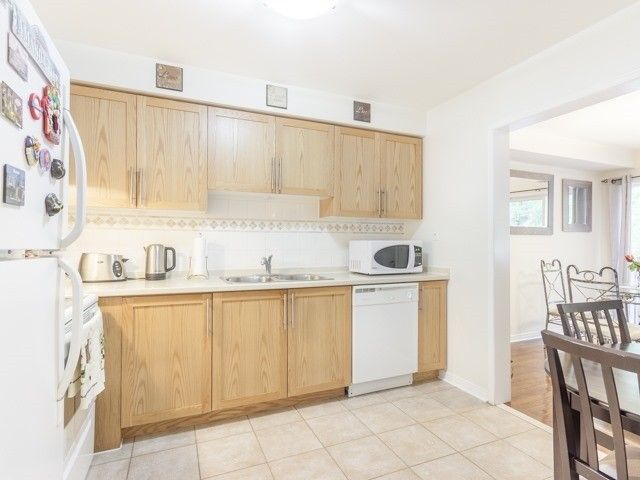 77 - 7360 Zinnia Pl, Mississauga, L5W2A3 | Image 2