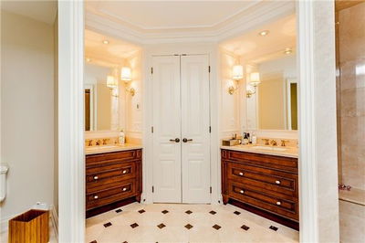 Unit 702 — 111 Forsythe St, Oakville - Old Oakville image-0-1