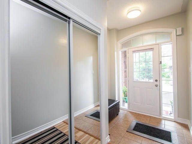 22 Frenchpark Circ, Brampton, L6X0Y5 | Image 2