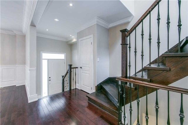 19 Connorvale Ave, Toronto, M8W3Z9 | Image 2