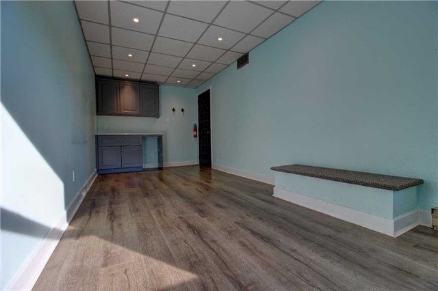 202 - 47 Lakeshore Rd E, Mississauga, L5G1C9 | Image 3